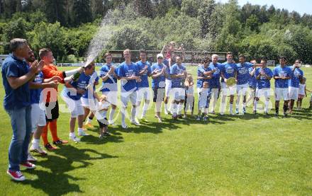 Fussball Kaerntner Liga. Annabichler SV gegen ATUS Ferlach. Meisterjubel (ASV). Annabichl, am 7.6.2015.
Foto: Kuess
---
pressefotos, pressefotografie, kuess, qs, qspictures, sport, bild, bilder, bilddatenbank