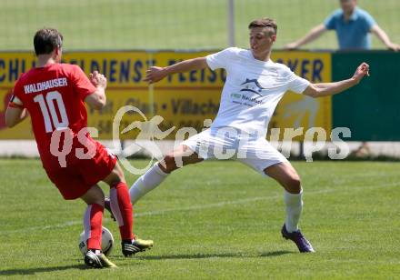 Fussball Kaerntner Liga. Annabichler SV gegen ATUS Ferlach. Niko Maric (ASV), Thomas Waldhauser (Ferlach). Annabichl, am 7.6.2015.
Foto: Kuess
---
pressefotos, pressefotografie, kuess, qs, qspictures, sport, bild, bilder, bilddatenbank