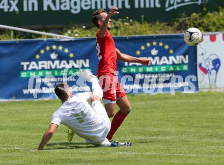 Fussball Kaerntner Liga. Annabichler SV gegen ATUS Ferlach. Oliver Pusztai,  (ASV), Petar Maric (Ferlach). Annabichl, am 7.6.2015.
Foto: Kuess
---
pressefotos, pressefotografie, kuess, qs, qspictures, sport, bild, bilder, bilddatenbank