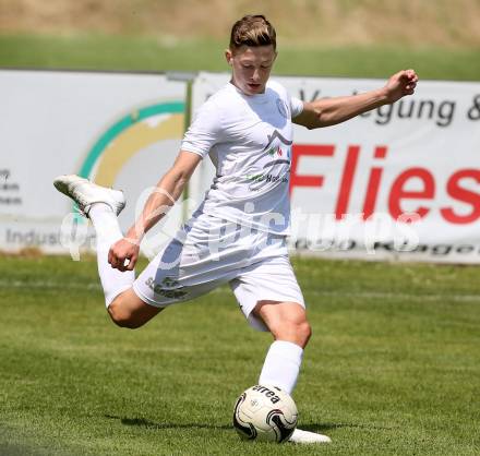 Fussball Kaerntner Liga. Annabichler SV gegen ATUS Ferlach. Philipp Matthias Gaggl (ASV). Annabichl, am 7.6.2015.
Foto: Kuess
---
pressefotos, pressefotografie, kuess, qs, qspictures, sport, bild, bilder, bilddatenbank