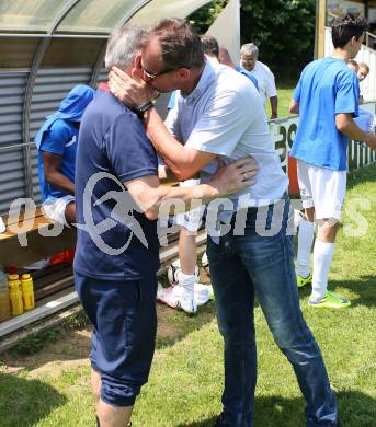 Fussball Kaerntner Liga. Annabichler SV gegen ATUS Ferlach. Jubel Co-Trainer Josef Thuller, Trainer Dietmar Thuller (ASV). Annabichl, am 7.6.2015.
Foto: Kuess
---
pressefotos, pressefotografie, kuess, qs, qspictures, sport, bild, bilder, bilddatenbank