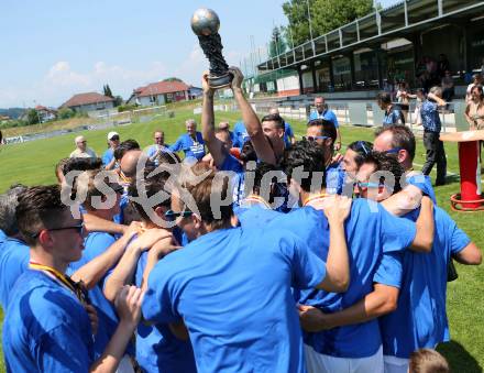 Fussball Kaerntner Liga. Annabichler SV gegen ATUS Ferlach. Meisterjubel (ASV). Annabichl, am 7.6.2015.
Foto: Kuess
---
pressefotos, pressefotografie, kuess, qs, qspictures, sport, bild, bilder, bilddatenbank