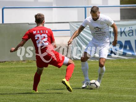 Fussball Kaerntner Liga. Annabichler SV gegen ATUS Ferlach. Oliver Pusztai,  (ASV), Petar Maric (Ferlach). Annabichl, am 7.6.2015.
Foto: Kuess
---
pressefotos, pressefotografie, kuess, qs, qspictures, sport, bild, bilder, bilddatenbank