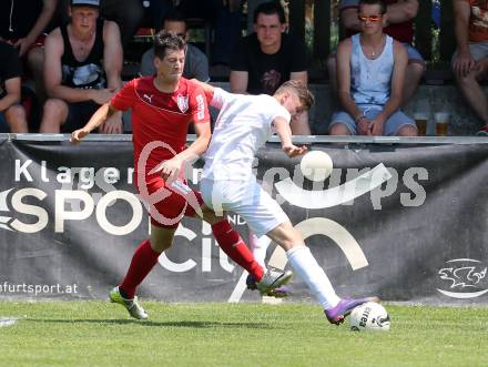 Fussball Kaerntner Liga. Annabichler SV gegen ATUS Ferlach.  Niko Maric, (ASV), David Muenzer (Ferlach). Annabichl, am 7.6.2015.
Foto: Kuess
---
pressefotos, pressefotografie, kuess, qs, qspictures, sport, bild, bilder, bilddatenbank