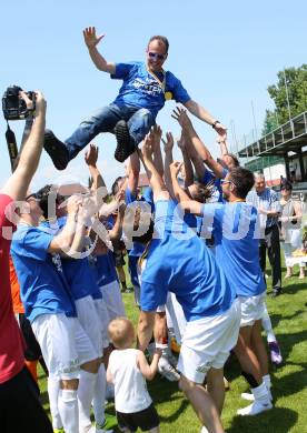 Fussball Kaerntner Liga. Annabichler SV gegen ATUS Ferlach.  Meisterjubel. Trainer Dietmar Thuller (ASV). Annabichl, am 7.6.2015.
Foto: Kuess
---
pressefotos, pressefotografie, kuess, qs, qspictures, sport, bild, bilder, bilddatenbank