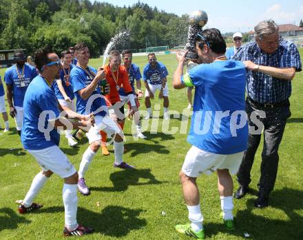 Fussball Kaerntner Liga. Annabichler SV gegen ATUS Ferlach. Meisterjubel (ASV). Annabichl, am 7.6.2015.
Foto: Kuess
---
pressefotos, pressefotografie, kuess, qs, qspictures, sport, bild, bilder, bilddatenbank