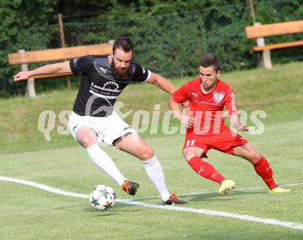 Fussball. Kaerntner Liga. Ferlach Atus gegen Gmuend. Dominik Mak (Ferlach), Udo Gasser  (Gmuend). Ferlach, 13.6.2015.
Foto: Kuess
---
pressefotos, pressefotografie, kuess, qs, qspictures, sport, bild, bilder, bilddatenbank