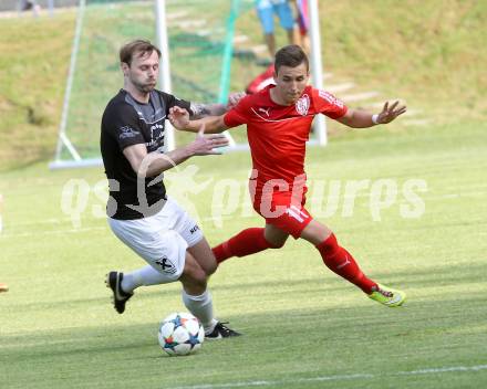 Fussball. Kaerntner Liga. Ferlach Atus gegen Gmuend. Dominik Mak (Ferlach),  Philipp Platzer (Gmuend). Ferlach, 13.6.2015.
Foto: Kuess
---
pressefotos, pressefotografie, kuess, qs, qspictures, sport, bild, bilder, bilddatenbank