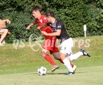 Fussball. Kaerntner Liga. Ferlach Atus gegen Gmuend.  David Muenzer (Ferlach),  Marco Moser (Gmuend). Ferlach, 13.6.2015.
Foto: Kuess
---
pressefotos, pressefotografie, kuess, qs, qspictures, sport, bild, bilder, bilddatenbank