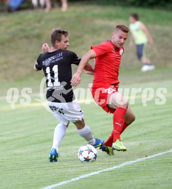 Fussball. Kaerntner Liga. Ferlach Atus gegen Gmuend. Dejan Kern (Ferlach),  Kevin Matthias Winkler (Gmuend). Ferlach, 13.6.2015.
Foto: Kuess
---
pressefotos, pressefotografie, kuess, qs, qspictures, sport, bild, bilder, bilddatenbank