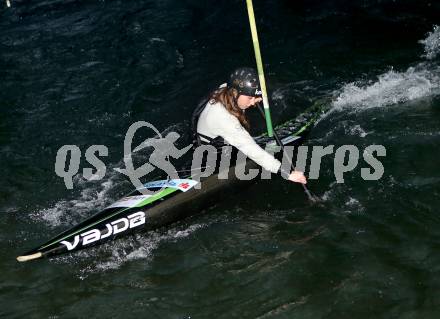 Wildwassersport. Kanu. Nadine Weratschnig. Klagenfurt, 4.11.2014.
Foto: Kuess
---
pressefotos, pressefotografie, kuess, qs, qspictures, sport, bild, bilder, bilddatenbank