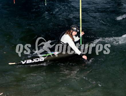 Wildwassersport. Kanu. Nadine Weratschnig. Klagenfurt, 4.11.2014.
Foto: Kuess
---
pressefotos, pressefotografie, kuess, qs, qspictures, sport, bild, bilder, bilddatenbank