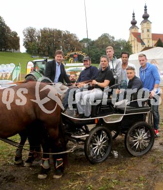 Fussball Bundesliga. RZ Pellets WAC beim Gackern. Dietmar Riegler, Trainer Dietmar Kuehbauer, Tadej Trdina, Stephan Palla, Christopher Wernitznig, Michael Sollbauer. St. Andrae, am 12.8.2014.
Foto: Kuess
---
pressefotos, pressefotografie, kuess, qs, qspictures, sport, bild, bilder, bilddatenbank