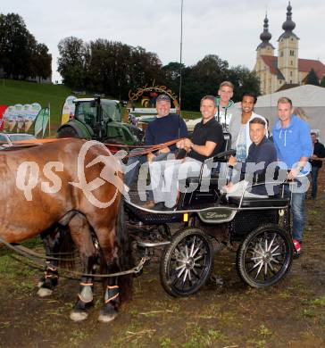 Fussball Bundesliga. RZ Pellets WAC beim Gackern. Trainer Dietmar Kuehbauer, Tadej Trdina, Stephan Palla, Christopher Wernitznig, Michael Sollbauer. St. Andrae, am 12.8.2014.
Foto: Kuess
---
pressefotos, pressefotografie, kuess, qs, qspictures, sport, bild, bilder, bilddatenbank