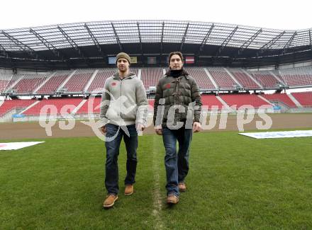 Eishockey. Kaerntner Freiluftderby. Vorschaufotos. Johannes Reichel, Patrick Harand, (KAC). Klagenfurt Woerthersee Stadion. 15.12.2014.
Foto: Kuess 
---
pressefotos, pressefotografie, kuess, qs, qspictures, sport, bild, bilder, bilddatenbank