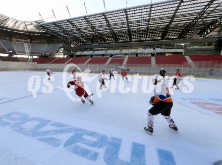 Eishockey. Kaerntner Freiluftderby. Vorschaufotos.  Klagenfurt Woerthersee Stadion. 23.12.2014.
Foto: Kuess 
---
pressefotos, pressefotografie, kuess, qs, qspictures, sport, bild, bilder, bilddatenbank