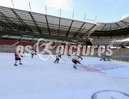 Eishockey. Kaerntner Freiluftderby. Vorschaufotos.  Klagenfurt Woerthersee Stadion. 23.12.2014.
Foto: Kuess 
---
pressefotos, pressefotografie, kuess, qs, qspictures, sport, bild, bilder, bilddatenbank