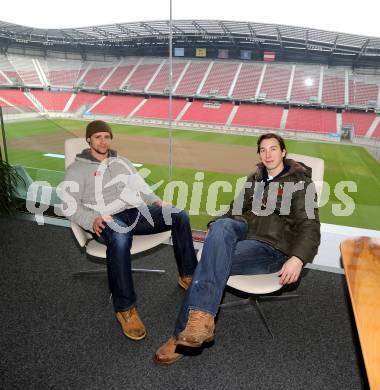 Eishockey. Kaerntner Freiluftderby. Vorschaufotos. Johannes Reichel, Patrick Harand (KAC). Klagenfurt Woerthersee Stadion. 15.12.2014.
Foto: Kuess 
---
pressefotos, pressefotografie, kuess, qs, qspictures, sport, bild, bilder, bilddatenbank