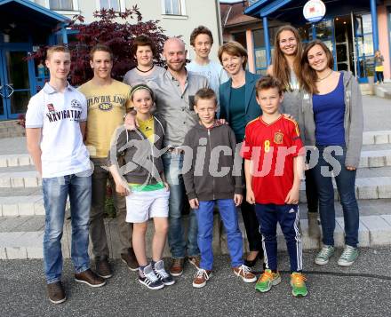 Biathlon. Ehrung Daniel Mesotitsch.  Daniel Mesotitsch mit Nachwuchslauefern der Union Rosenbach. St. Jakob im Rosental, am 25.4.2014.
Foto: Kuess

---
pressefotos, pressefotografie, kuess, qs, qspictures, sport, bild, bilder, bilddatenbank