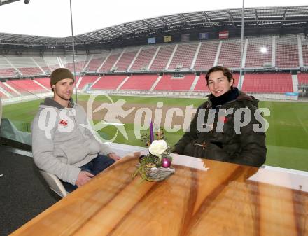 Eishockey. Kaerntner Freiluftderby. Vorschaufotos. Johannes Reichel, Patrick Harand (KAC). Klagenfurt Woerthersee Stadion. 15.12.2014.
Foto: Kuess 
---
pressefotos, pressefotografie, kuess, qs, qspictures, sport, bild, bilder, bilddatenbank