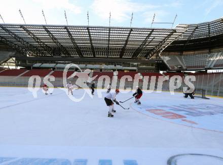 Eishockey. Kaerntner Freiluftderby. Vorschaufotos.  Klagenfurt Woerthersee Stadion. 23.12.2014.
Foto: Kuess 
---
pressefotos, pressefotografie, kuess, qs, qspictures, sport, bild, bilder, bilddatenbank