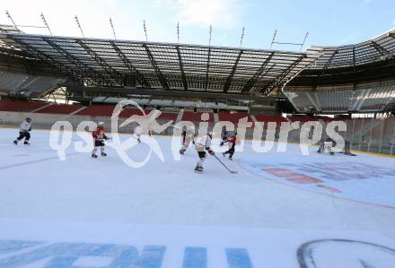 Eishockey. Kaerntner Freiluftderby. Vorschaufotos.  Klagenfurt Woerthersee Stadion. 23.12.2014.
Foto: Kuess 
---
pressefotos, pressefotografie, kuess, qs, qspictures, sport, bild, bilder, bilddatenbank