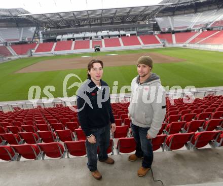 Eishockey. Kaerntner Freiluftderby. Vorschaufotos. Patrick Harand, Johannes Reichel, (KAC). Klagenfurt Woerthersee Stadion. 15.12.2014.
Foto: Kuess 
---
pressefotos, pressefotografie, kuess, qs, qspictures, sport, bild, bilder, bilddatenbank