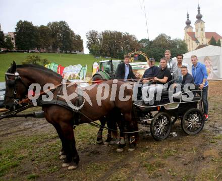 Fussball Bundesliga. RZ Pellets WAC beim Gackern. Dietmar Riegler, Trainer Dietmar Kuehbauer, Tadej Trdina, Stephan Palla, Christopher Wernitznig, Michael Sollbauer. St. Andrae, am 12.8.2014.
Foto: Kuess
---
pressefotos, pressefotografie, kuess, qs, qspictures, sport, bild, bilder, bilddatenbank