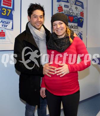 EBEL. Eishockey Bundesliga. EC VSV gegen KAC. Jason Krog mit Frau Kim (VSV). Villach, am 18.1.2015.
Foto: Kuess 


---
pressefotos, pressefotografie, kuess, qs, qspictures, sport, bild, bilder, bilddatenbank