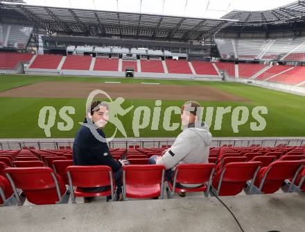 Eishockey. Kaerntner Freiluftderby. Vorschaufotos. Patrick Harand, Johannes Reichel, (KAC). Klagenfurt Woerthersee Stadion. 15.12.2014.
Foto: Kuess 
---
pressefotos, pressefotografie, kuess, qs, qspictures, sport, bild, bilder, bilddatenbank