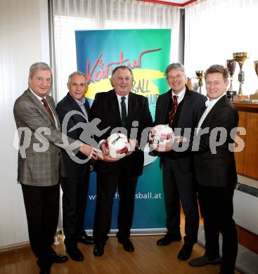 Werner Lippitz (Praesident Kaerntner Fussballverband), Juergen Pfeiler, OEFB Generaldirektor Alfred Ludwig, Landeshauptmann Peter Kaiser, Landessportdirektor Arno Arthofer. Klagenfurt, 3.2.2015.
Foto: Kuess
---
pressefotos, pressefotografie, kuess, qs, qspictures, sport, bild, bilder, bilddatenbank