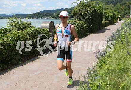 Ironman Austria. Laufen. Andreas Giglmayr (AUT). Klagenfurt, am 28.6.2015.
Foto: Kuess
---
pressefotos, pressefotografie, kuess, qs, qspictures, sport, bild, bilder, bilddatenbank