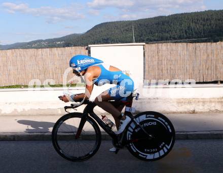 Ironman Austria. Radfahren. Eva Wutti (AUT). Klagenfurt, am 28.6.2015.
Foto: Kuess
---
pressefotos, pressefotografie, kuess, qs, qspictures, sport, bild, bilder, bilddatenbank