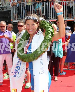 Ironman Austria. Ziel. Eva Wutti (AUT). Klagenfurt, am 28.6.2015.
Foto: Kuess
---
pressefotos, pressefotografie, kuess, qs, qspictures, sport, bild, bilder, bilddatenbank