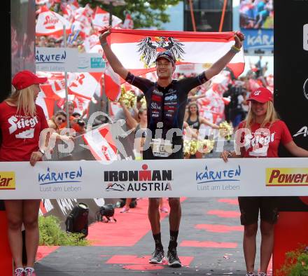 Ironman Austria. Laufen. Ziel. Michael Weiss (AUT). Klagenfurt, am 28.6.2015.
Foto: Kuess
---
pressefotos, pressefotografie, kuess, qs, qspictures, sport, bild, bilder, bilddatenbank