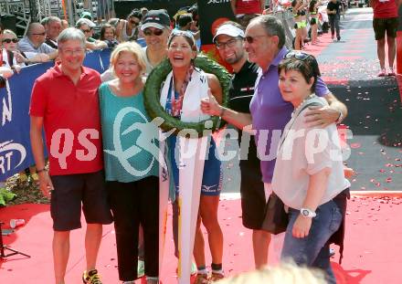 Ironman Austria. Ziel. Landeshauptmann Peter Kaiser, Biergermeisterin Maria-Luise Mathiaschitz, Eva Wutti (AUT), Erwin Dokter, Otto Umlauft. Klagenfurt, am 28.6.2015.
Foto: Kuess
---
pressefotos, pressefotografie, kuess, qs, qspictures, sport, bild, bilder, bilddatenbank