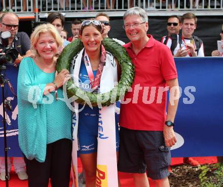 Ironman Austria. Ziel. Landeshauptmann Peter Kaiser, Biergermeisterin Maria-Luise Mathiaschitz, Eva Wutti (AUT), Erwin Dokter, Otto Umlauft. Klagenfurt, am 28.6.2015.
Foto: Kuess
---
pressefotos, pressefotografie, kuess, qs, qspictures, sport, bild, bilder, bilddatenbank