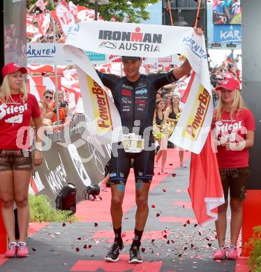 Ironman Austria. Laufen. Ziel. Michael Weiss (AUT). Klagenfurt, am 28.6.2015.
Foto: Kuess
---
pressefotos, pressefotografie, kuess, qs, qspictures, sport, bild, bilder, bilddatenbank