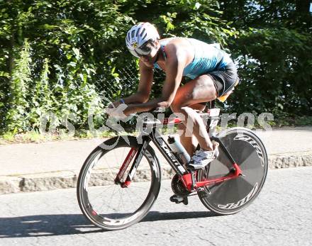 Ironman Austria. Radfahren. Lisa Huetthaller (AUT). Klagenfurt, am 28.6.2015.
Foto: Kuess
---
pressefotos, pressefotografie, kuess, qs, qspictures, sport, bild, bilder, bilddatenbank