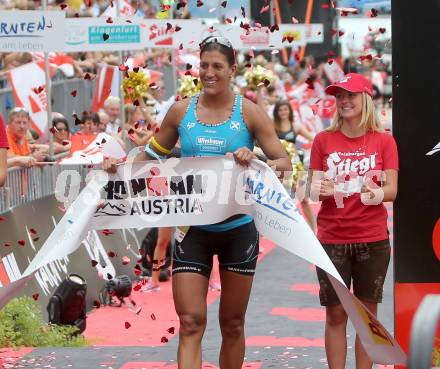 Ironman Austria. Ziel. Lisa Huetthaler (AUT). Klagenfurt, am 28.6.2015.
Foto: Kuess
---
pressefotos, pressefotografie, kuess, qs, qspictures, sport, bild, bilder, bilddatenbank