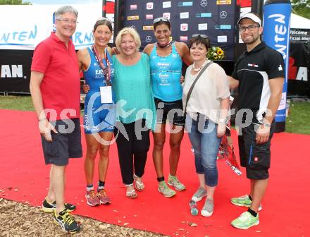 Ironman Austria. Ziel. Landeshauptmann Peter Kaiser, Eva Wutti (AUT), Buergermeisterin Maria-Luise Mathiaschitz, Lisa Huetthaler (AUT), Erwin Dokter. Klagenfurt, am 28.6.2015.
Foto: Kuess
---
pressefotos, pressefotografie, kuess, qs, qspictures, sport, bild, bilder, bilddatenbank