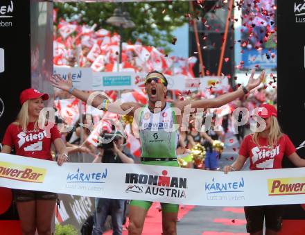 Ironman Austria. Laufen. Ziel. Sieger, Marino Vanhoenacker (BEL). Klagenfurt, am 28.6.2015.
Foto: Kuess
---
pressefotos, pressefotografie, kuess, qs, qspictures, sport, bild, bilder, bilddatenbank