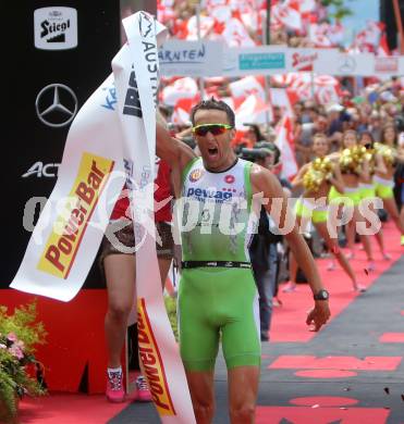 Ironman Austria. Laufen. Ziel. Sieger, Marino Vanhoenacker (BEL). Klagenfurt, am 28.6.2015.
Foto: Kuess
---
pressefotos, pressefotografie, kuess, qs, qspictures, sport, bild, bilder, bilddatenbank