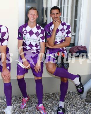 Fussball. ErsteLiga. SKAustria Klagenfurt. Mannschaftsfototermin. Fabian Miesenboeck, Manuel Wallner. Klagenfurt, 1.7.2015.
Foto: Kuess
---
pressefotos, pressefotografie, kuess, qs, qspictures, sport, bild, bilder, bilddatenbank