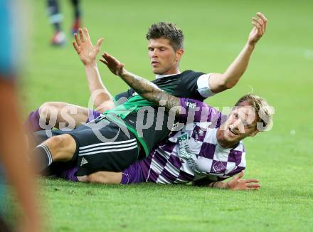 Fussball Testspiel. SK Austria Klagenfurt gegen Schalke 04. Dominik Puercher,  (Austria Klagenfurt), Klaas-Jan Huntelaar (Schalke). Klagenfurt, am 8.7.2015.
Foto: Kuess
---
pressefotos, pressefotografie, kuess, qs, qspictures, sport, bild, bilder, bilddatenbank