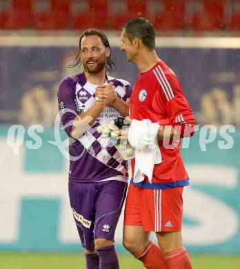 Fussball Testspiel. SK Austria Klagenfurt gegen Schalke 04. Matthias Sereinig,  (Austria Klagenfurt),  Michael Gspurnig (Schalke). Klagenfurt, am 8.7.2015.
Foto: Kuess
---
pressefotos, pressefotografie, kuess, qs, qspictures, sport, bild, bilder, bilddatenbank