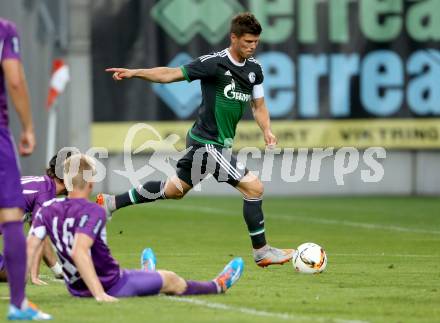 Fussball Testspiel. SK Austria Klagenfurt gegen Schalke 04. Jonas Warmuth, (Austria Klagenfurt), Klaas-Jan Huntelaar  (Schalke). Klagenfurt, am 8.7.2015.
Foto: Kuess
---
pressefotos, pressefotografie, kuess, qs, qspictures, sport, bild, bilder, bilddatenbank