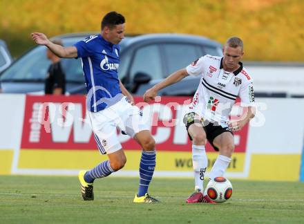 Fussball Testspiel. RZ Pellets WAC gegen Schalke 04. Christoph Rabitsch, (WAC), Julian Draxler (Schalke). Wolfsberg, am 10.7.2015.
Foto: Kuess
---
pressefotos, pressefotografie, kuess, qs, qspictures, sport, bild, bilder, bilddatenbank