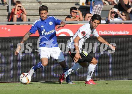 Fussball Testspiel. RZ Pellets WAC gegen Schalke 04. Jacobo Ynclan,  (WAC), Junior Caicara (Schalke). Wolfsberg, am 10.7.2015.
Foto: Kuess
---
pressefotos, pressefotografie, kuess, qs, qspictures, sport, bild, bilder, bilddatenbank