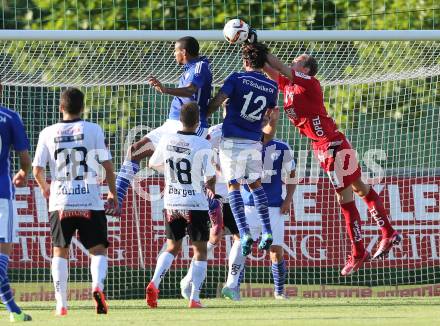 Fussball Testspiel. RZ Pellets WAC gegen Schalke 04. ASlexander Kofler,  (WAC), Marco Hoeger (Schalke). Wolfsberg, am 10.7.2015.
Foto: Kuess
---
pressefotos, pressefotografie, kuess, qs, qspictures, sport, bild, bilder, bilddatenbank